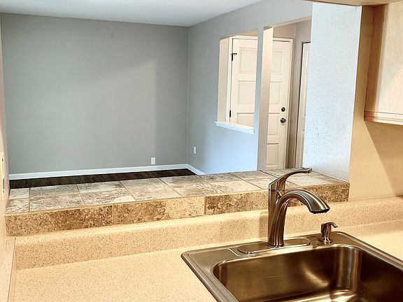 4th image of 9929 NE 124th St APT 109