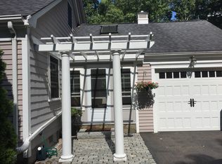 11 Anawan Rd, North Attleboro, MA 02760