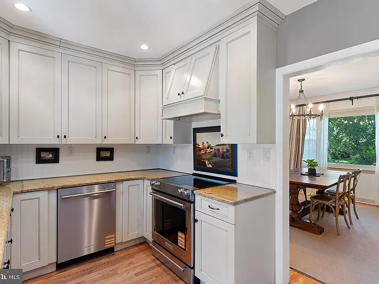 112 W Park Pl — Photo 17