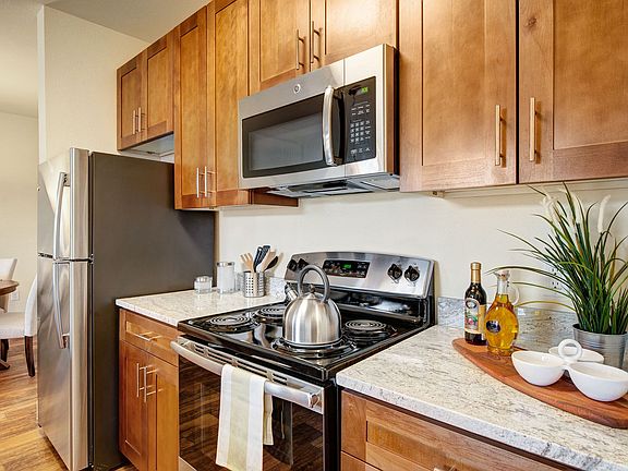 La Bella Vita Fridge, Stove & Microwave