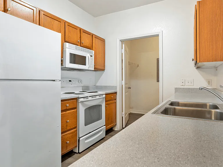 The Villas at Shaver Apartments — Photo 10