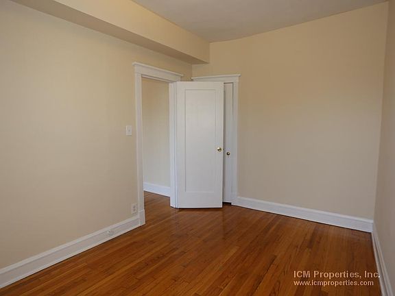 3rd image of 3056 N Greenview Ave #3