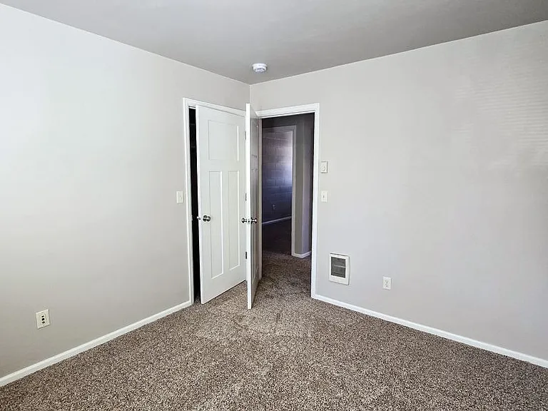 1150-1180 Jacobs Dr — Photo 17
