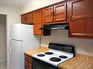 3rd image of 56-1 Foxwood Dr
