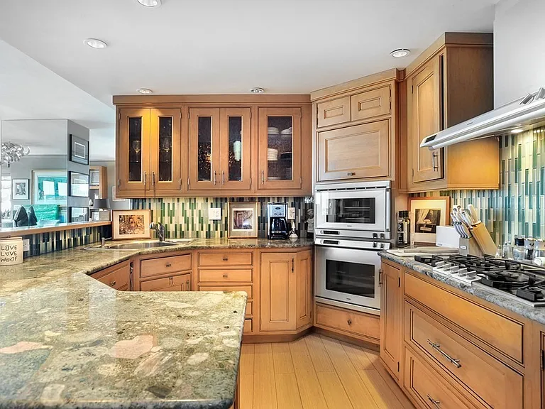 65 E India Row #26F — Photo 1