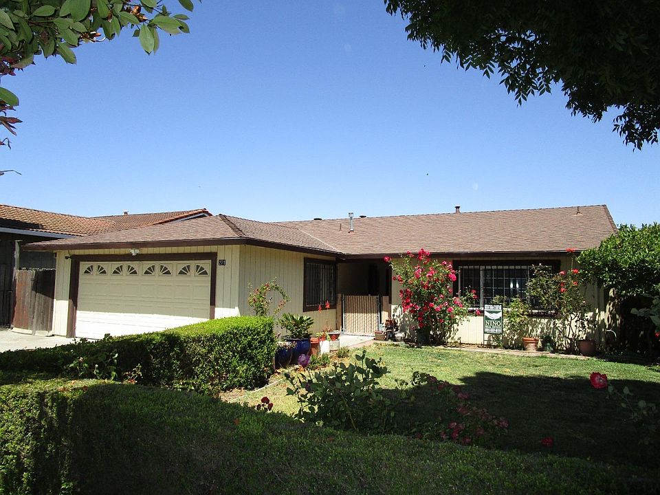 1st image of 271 Carnoble Dr