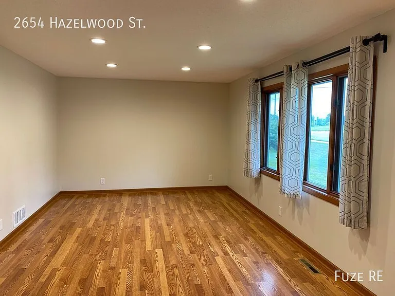2654 Hazelwood St N — Photo 14