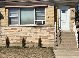 5036 W Roscoe St, Chicago, IL 60641
