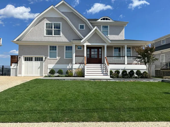 19 Shinnecock Rd, East Quogue, NY 11942