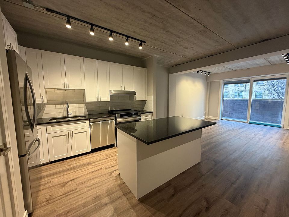 1st image of 950 W Carmen Ave #1