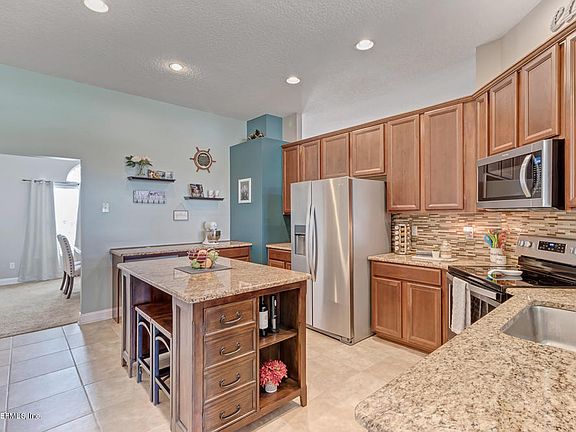 4th image of 9453 Adelaide Dr