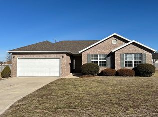 505 Silverleaf Ln, Willard, MO 65781