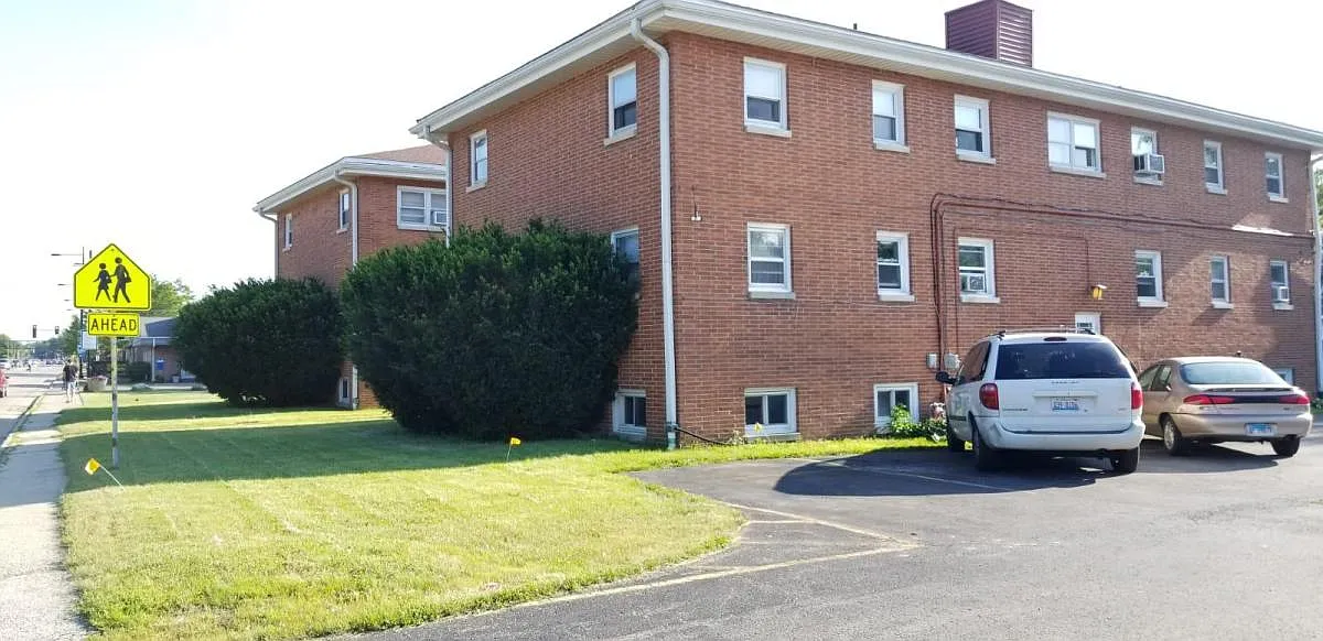 2 bed, 900 sqft, $1,560 — Photo 3