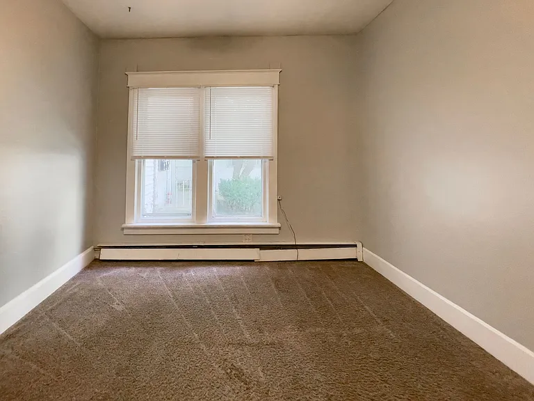 Preleasing For August! Close To Campus — Photo 17