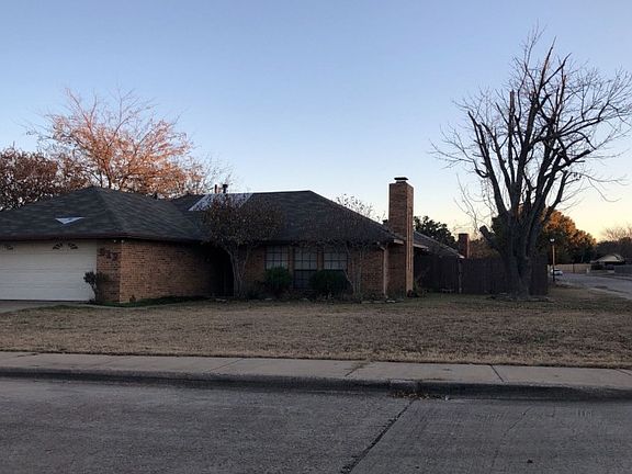 2nd image of 512 E Lark Ct