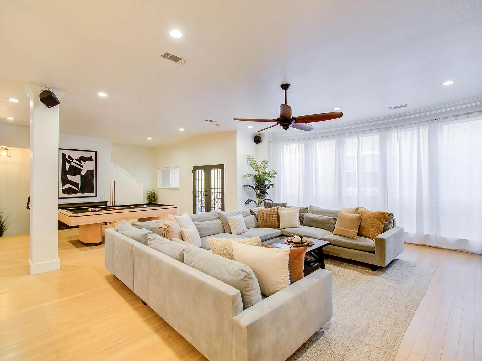 3 bed, 3.5 bath, 3203 sqft, $8,000 — Photo 4