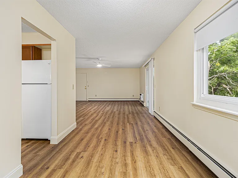 Parkway Apartments — Photo 42