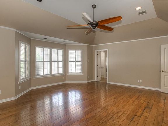 5th image of 359 Twin Creek Dr