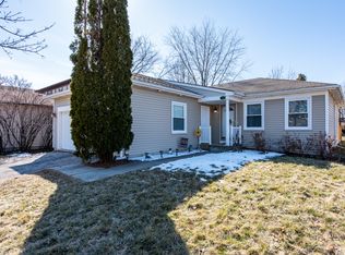 218 E Lakeside Dr, Vernon Hills, IL
