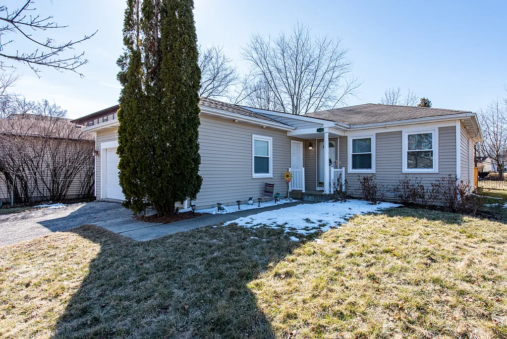 218 E Lakeside Dr photo 1