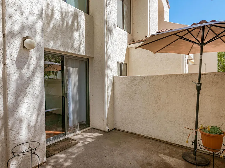 4864 Sawyer Ave — Photo 8