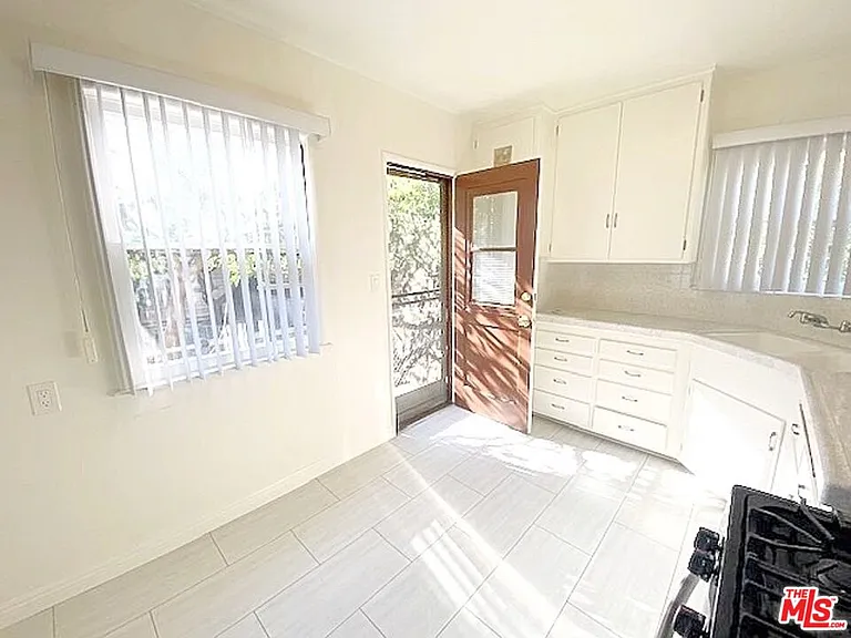 345 Burchett St — Photo 10