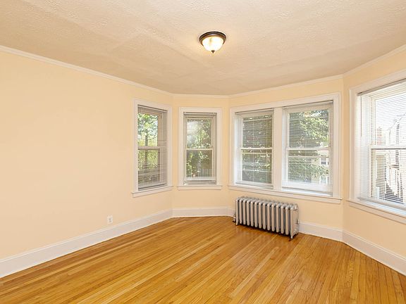 4th image of 3051 W Argyle St APT 2