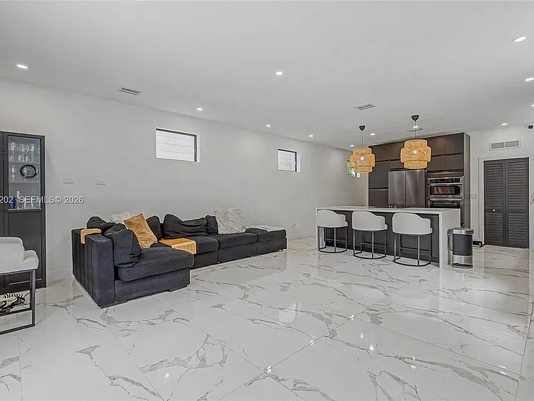 2320 SW 14th St — Photo 13
