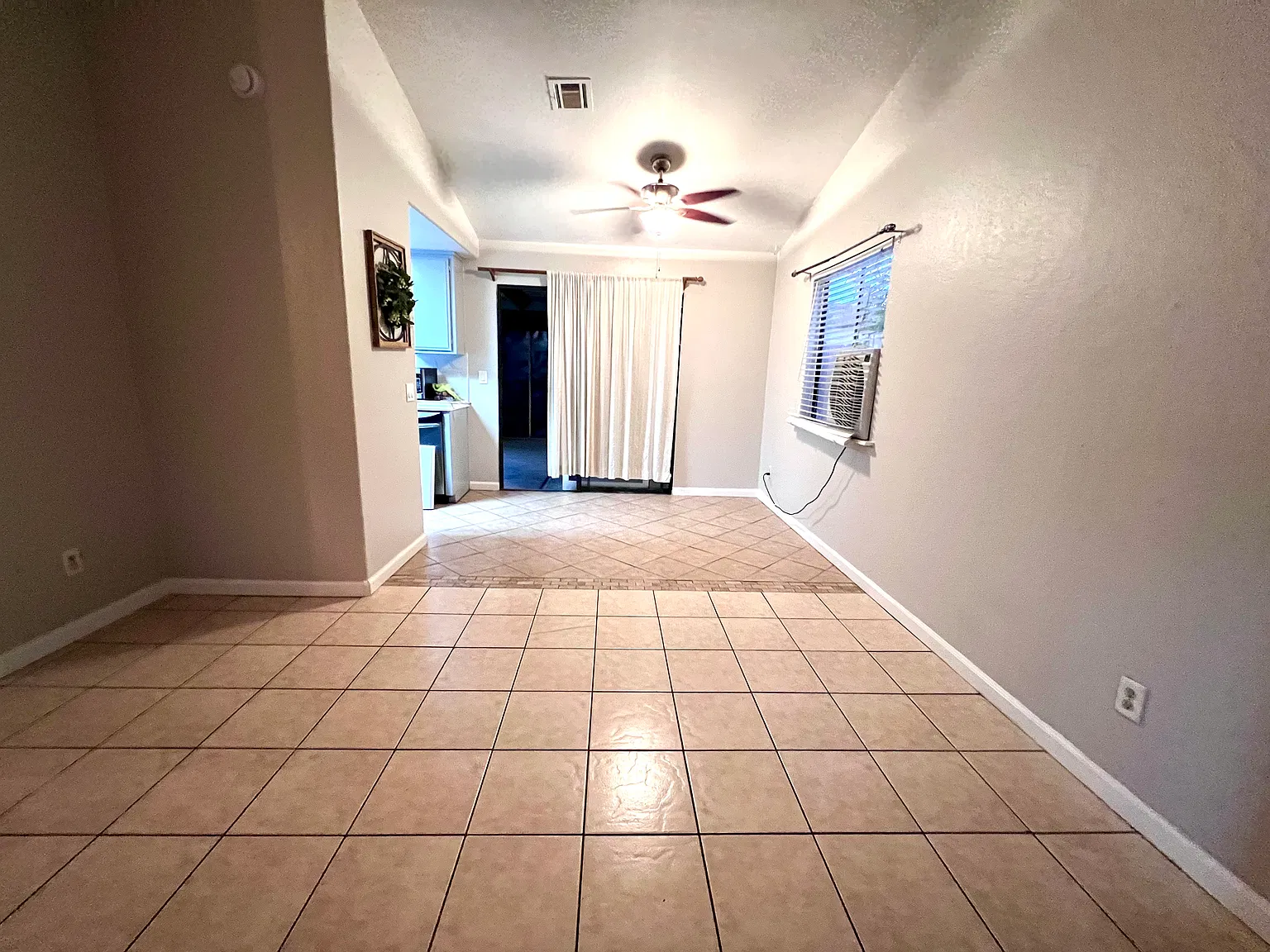 4 bed, 1100 sqft, $3,100 — Photo 4