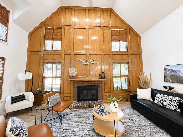 300 Lamesa Ct — Photo 4