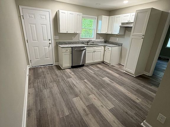 4th image of 116 Bennett Ct #118