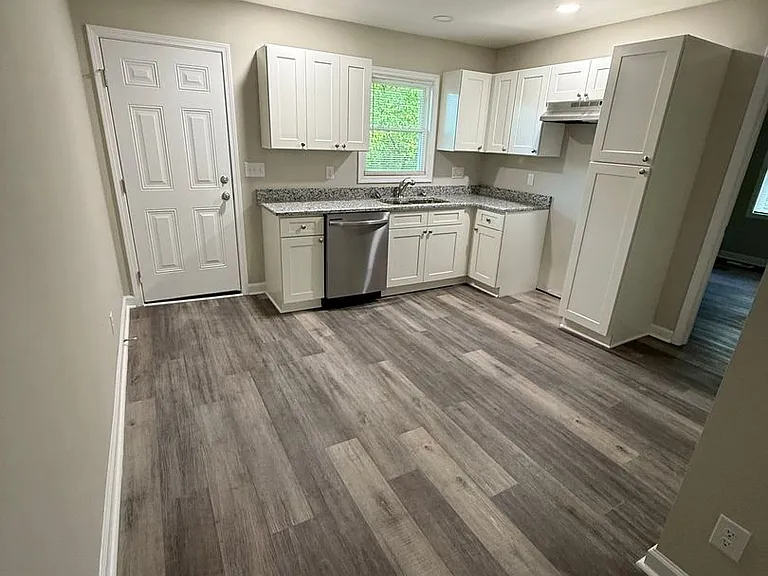 116 Bennett Ct — Photo 4