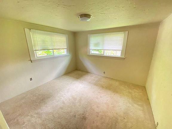5th image of 2728 60th Ave SE