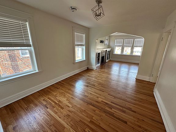3rd image of 5054 Winona Ave #2F