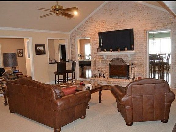 2nd image of 5506 Woodbine Ln #2736