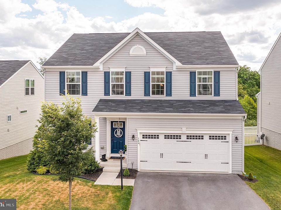1st image of 104 Poinsettia Way