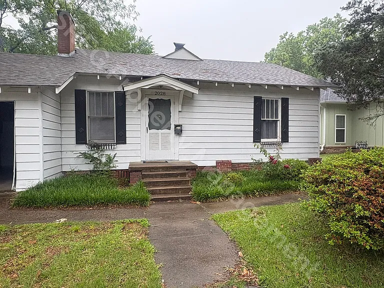 2028 Johnston Ave — Photo 10