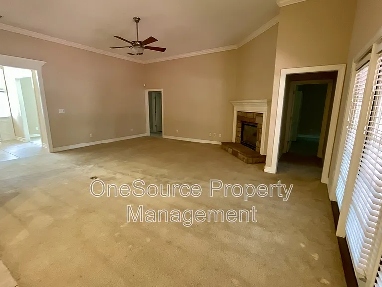979 Watersview Dr — Photo 23