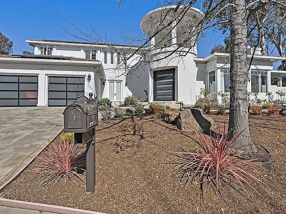 2nd image of 7 Zachary Ct