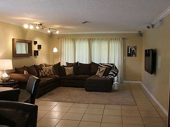 3rd image of 16240 Laurel Dr