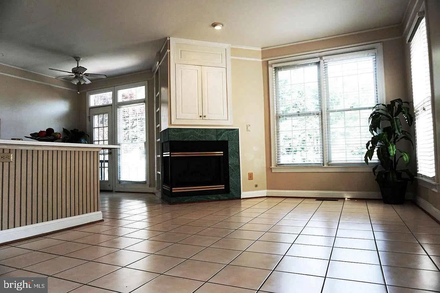 3 bed, 3.5 bath, 2016 sqft, $3,800 — Photo 3