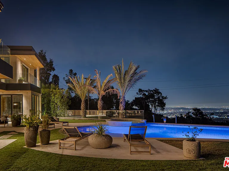 1625 Summitridge Dr — Photo 4