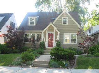 4662 N Ironwood Ln, Glendale, WI 53209