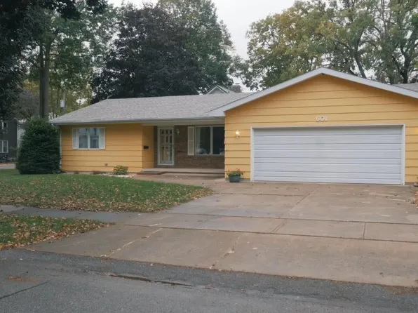 601 N Johnson St, Charles City, IA 50616