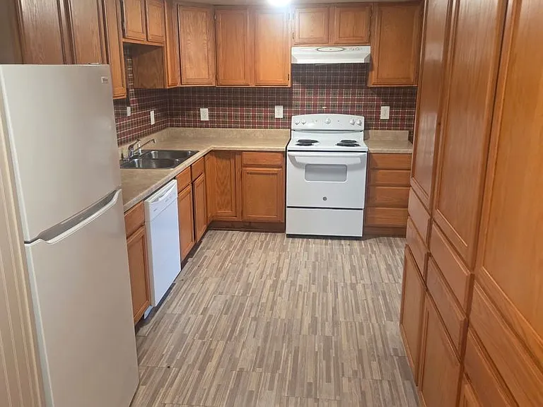 1200 E Saint Francis Ave — Photo 2