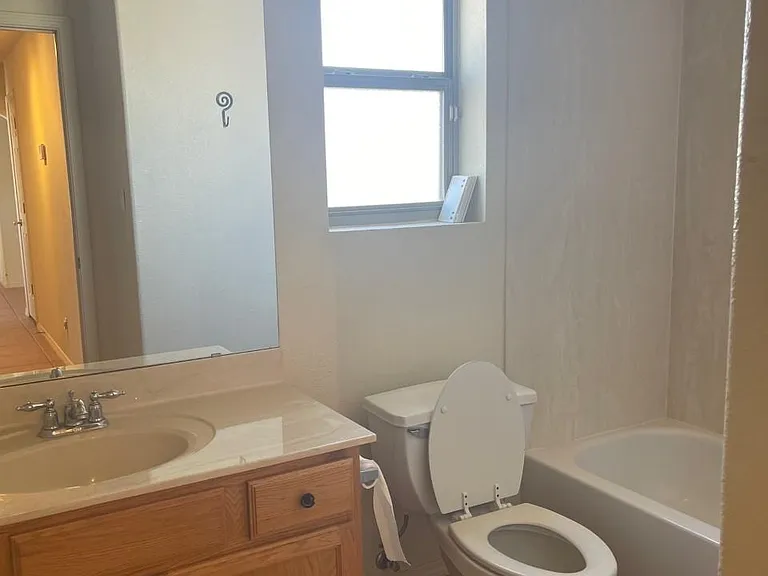 520 9th St NE — Photo 8