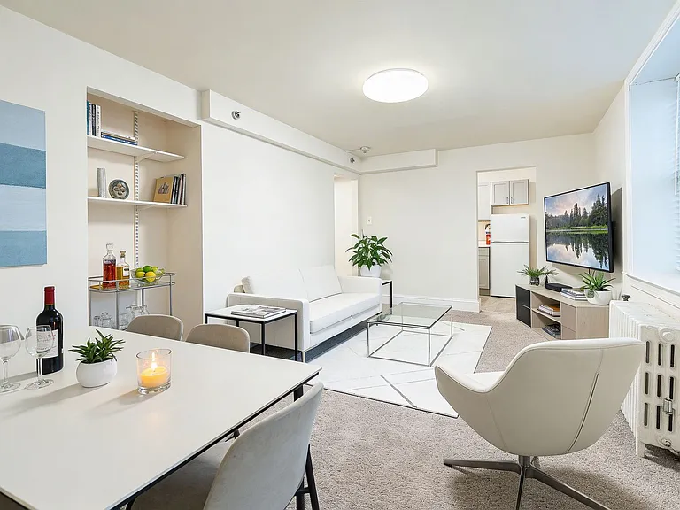 Lexington Apartments — Photo 24