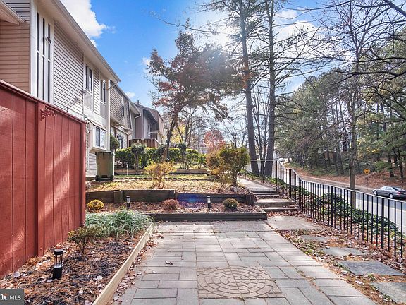 3rd image of 2906 Cantania Pl