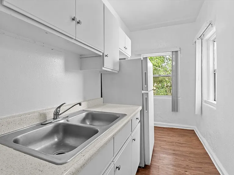 Madison Apartments — Photo 13