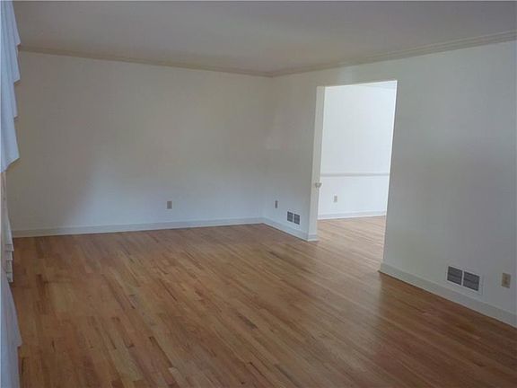 3rd image of 104 Charterwood Dr
